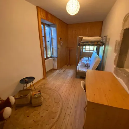 Belle Maison En Pierre Avec Piscine 度假居